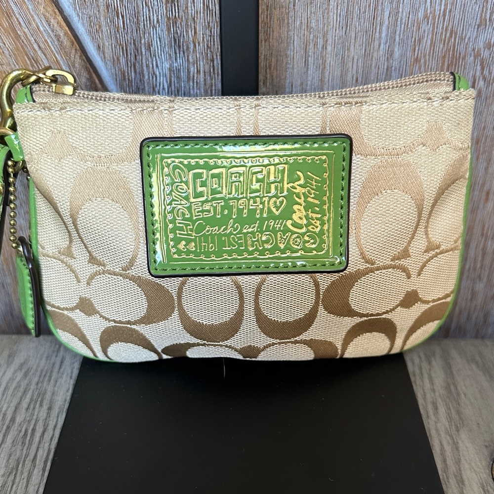 Coach Signature Canvas Wristlet Light Khaki Green Grass with Matching Tag - Picture 3 of 16